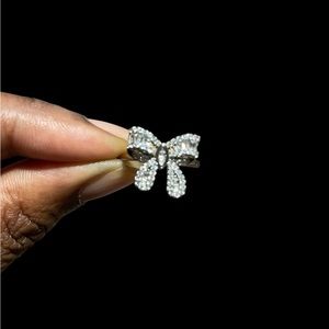 Beautiful size 8 silver plated bow ring